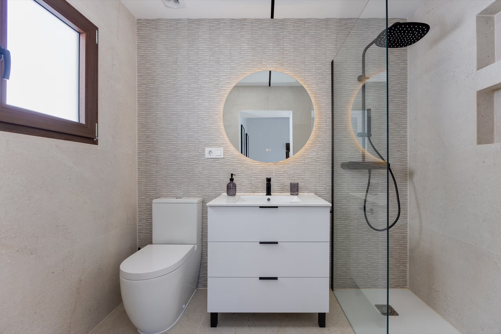 En-suite bathroom