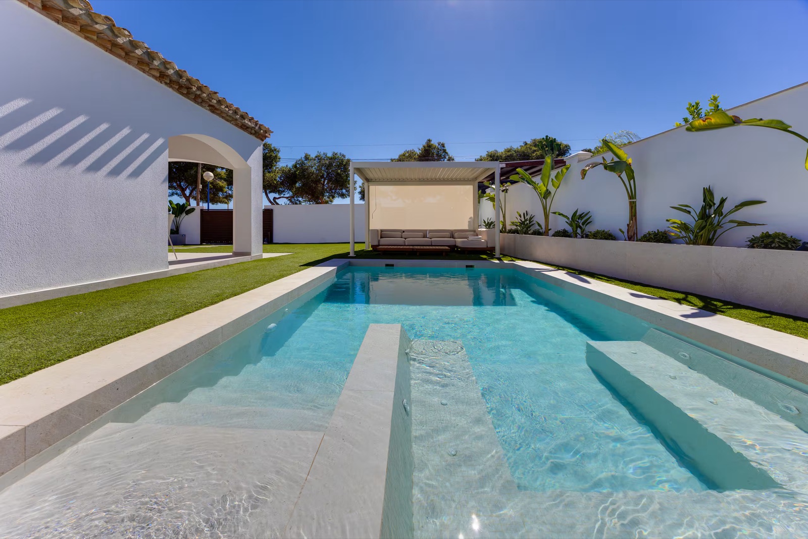 The pool cabana at Casa Fragata