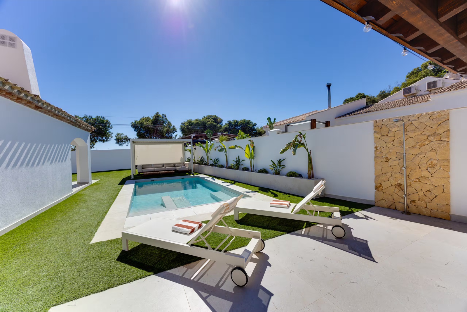 Pool-side shower